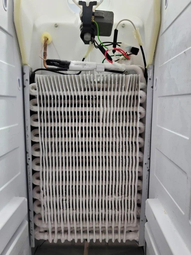 Checking refrigerator evaporator frost patterns